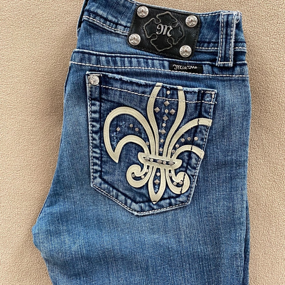 Miss Me Women's Boot Cut Jeans with Embroidered Fleur-de-Lis in Blue and Cream